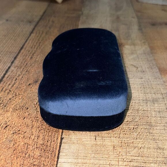 Gucci velvet luxurious case sunglasses case with dust cloth - Picture 7 of 10